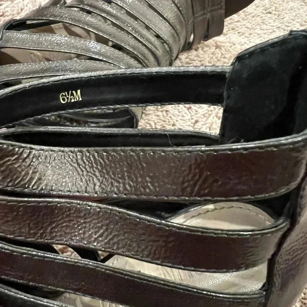 Colin Stewart 6.5 strappy high heel sandals booties brown gray patent leather